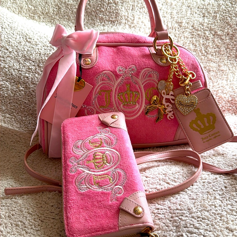 Exclusive Juicy Couture Lovers Club Bowler Pink  Gold Accents & wallet Set❣️